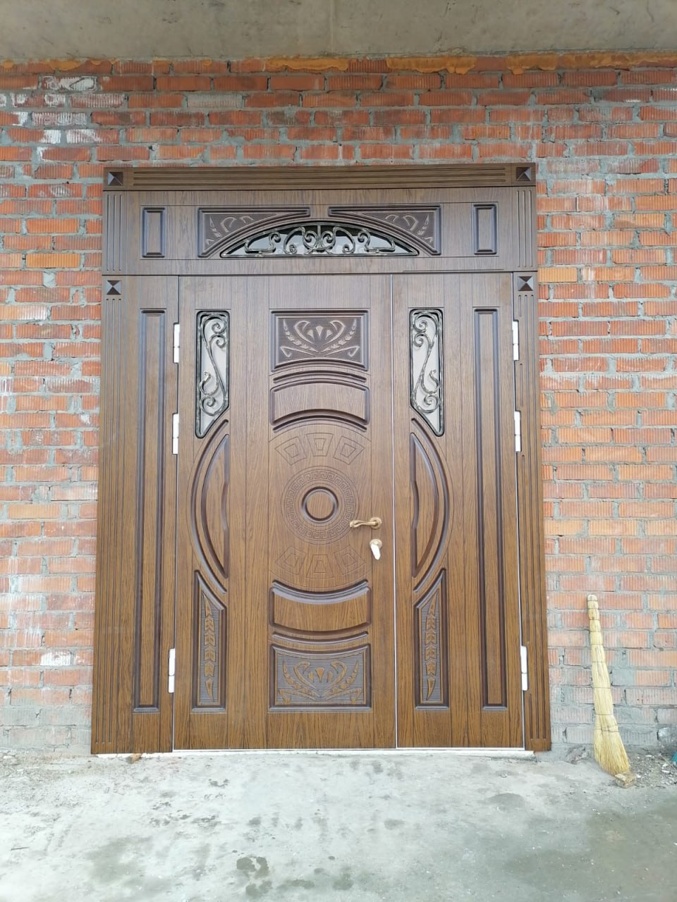 Входная дверь из корабельной фанеры